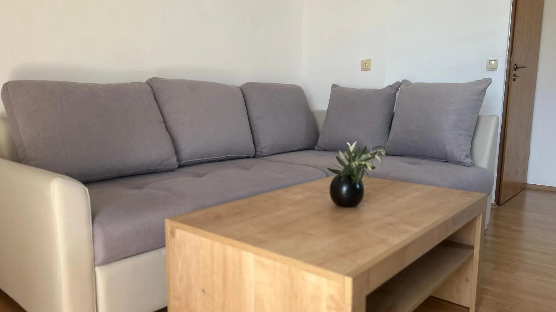 アパート Lipa Apartman ザダル