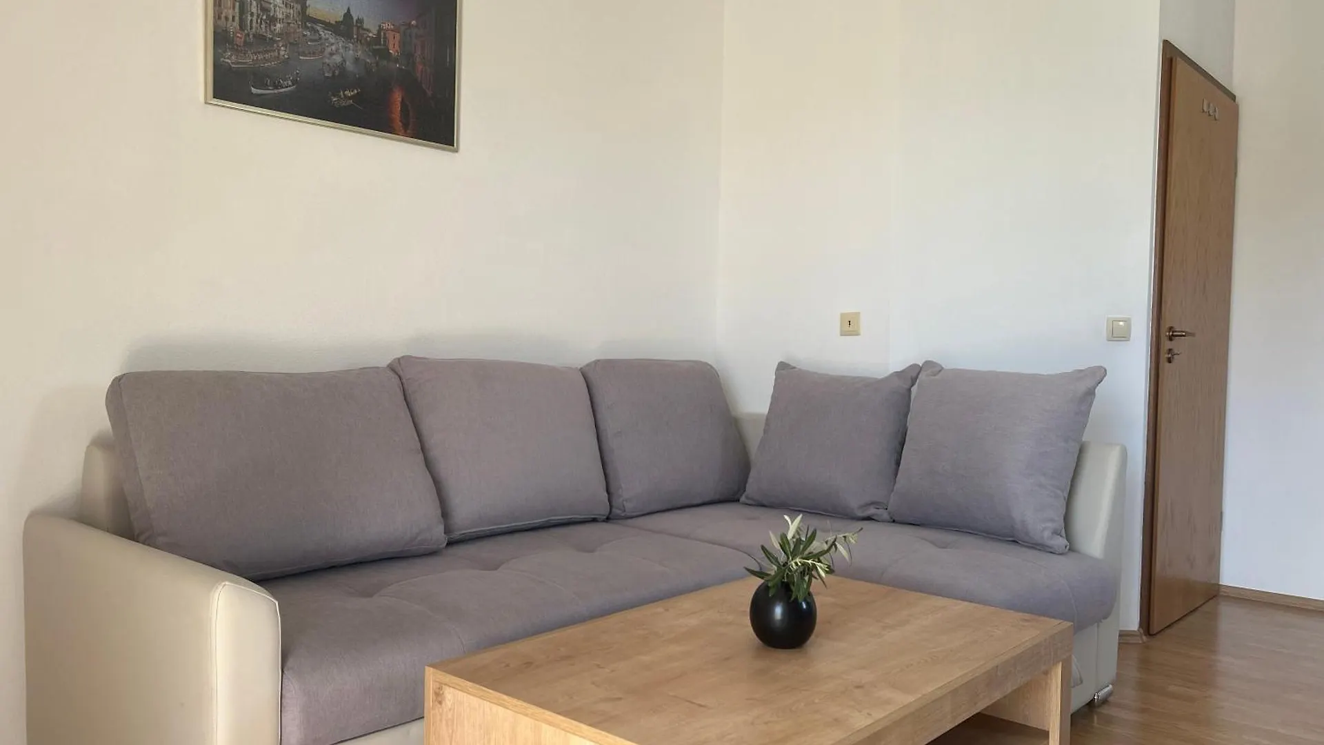 Lipa Apartman ザダル